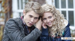 The Carrie Diaries 2013 photo.